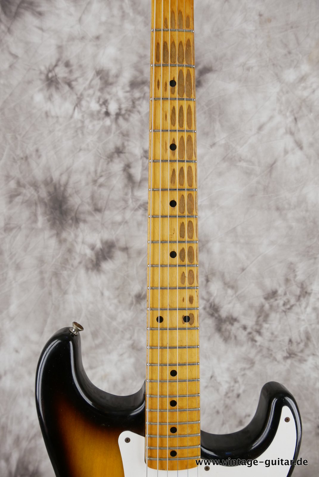 img/vintage/4689/Fender-Stratocaster-1954-011.JPG