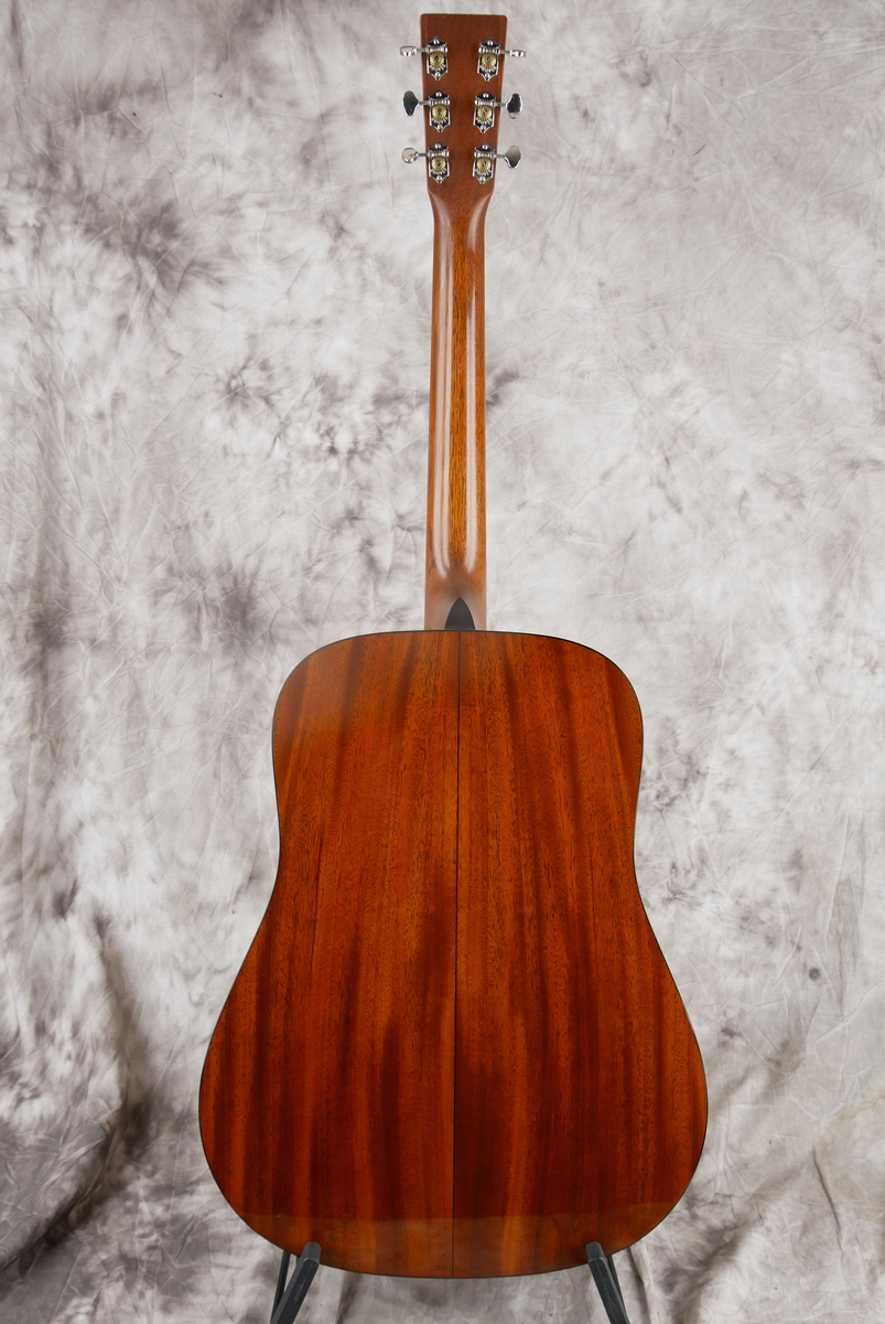 img/vintage/4698/Martin_D_18_Centennial_natural_2016-002.JPG