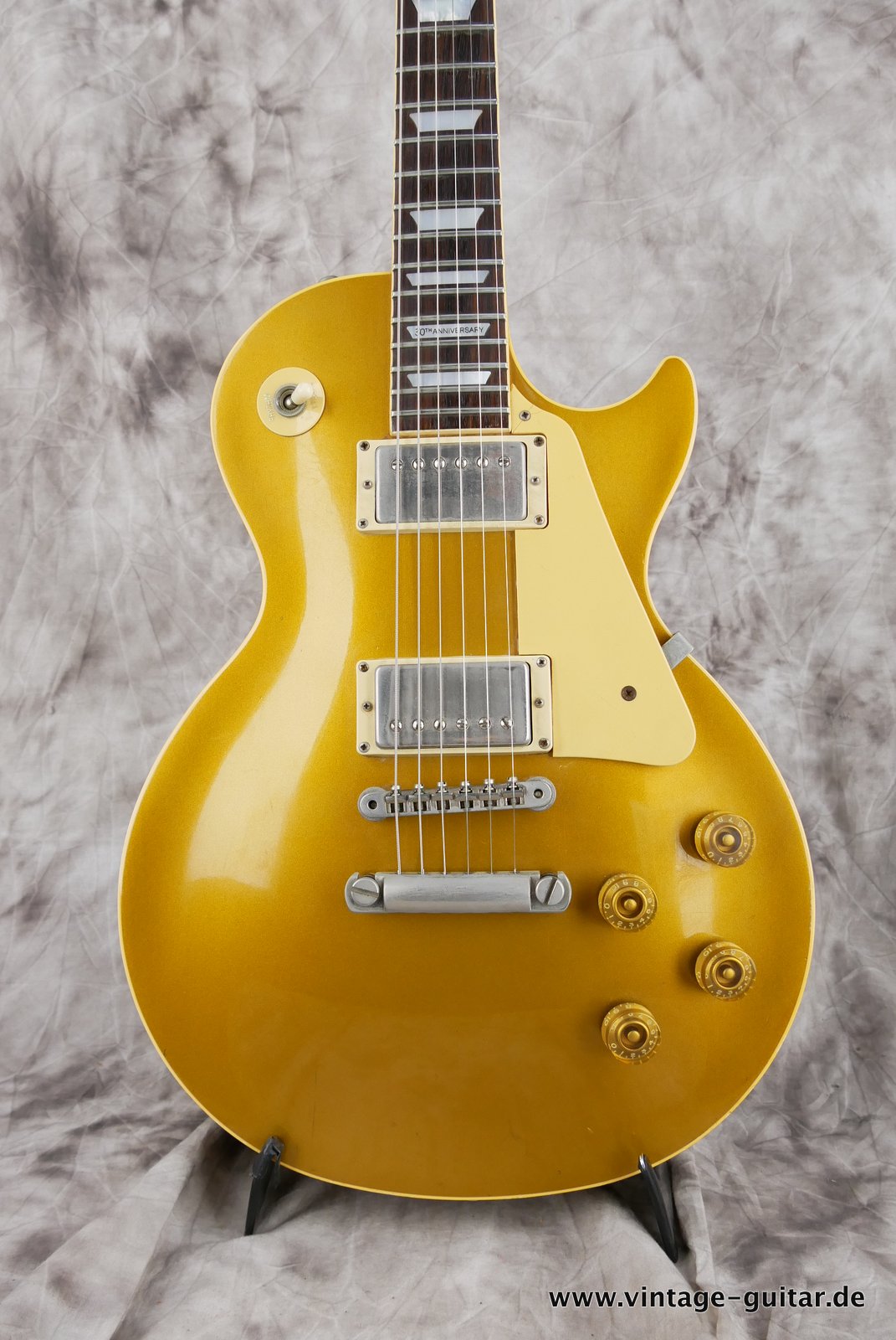 Gibson-Les-Paul-Goldtop-30th-Anniversary-1982-002.JPG