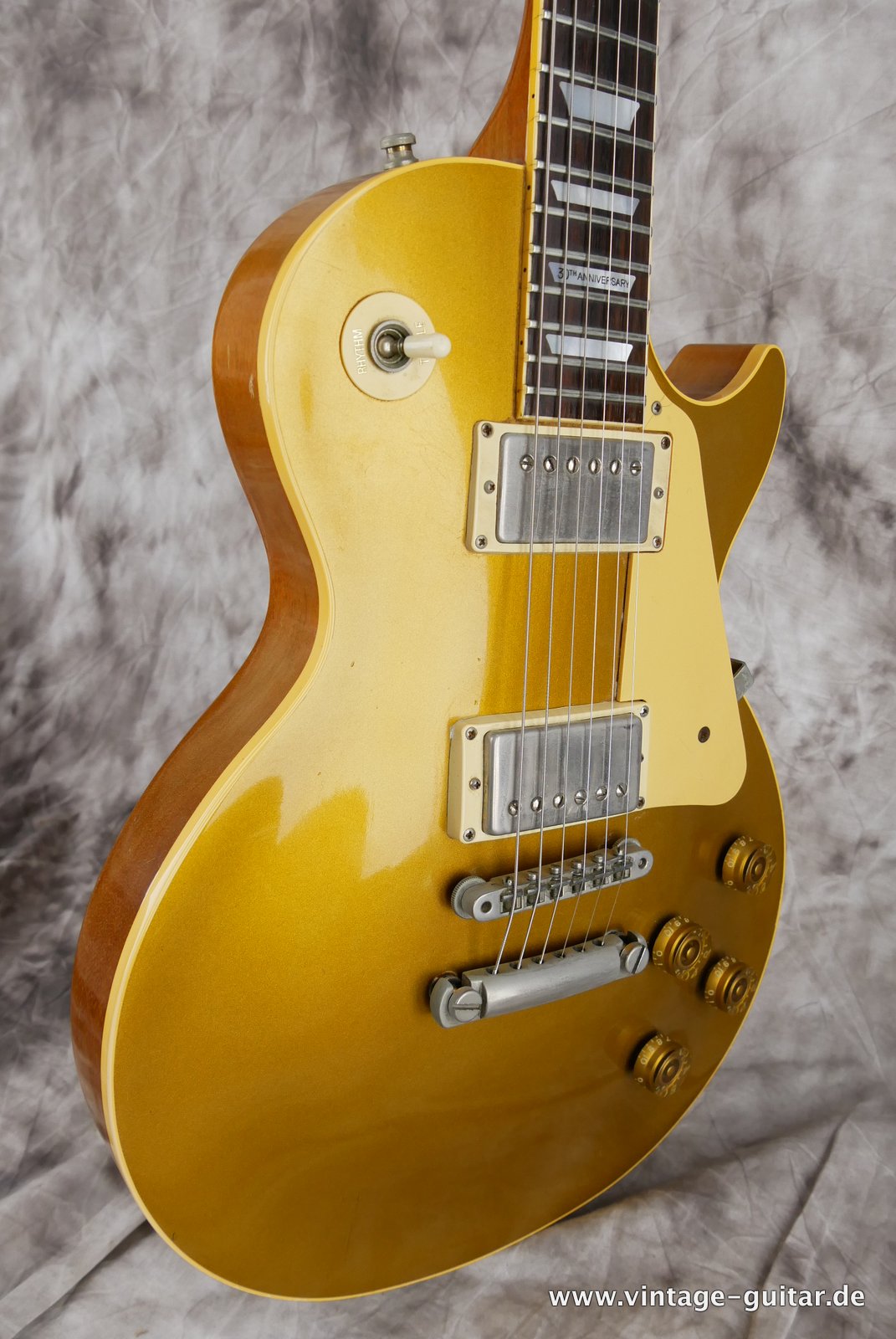 Gibson-Les-Paul-Goldtop-30th-Anniversary-1982-009.JPG