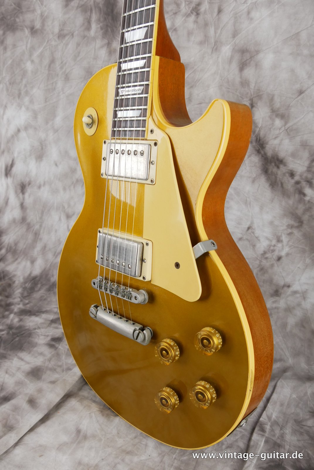Gibson-Les-Paul-Goldtop-30th-Anniversary-1982-010.JPG
