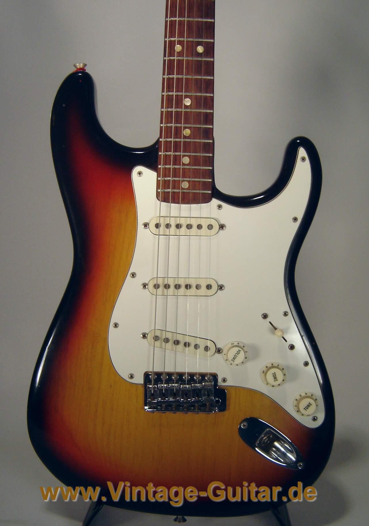 Fender_Stratocaster_1973_sunburst-2.jpg
