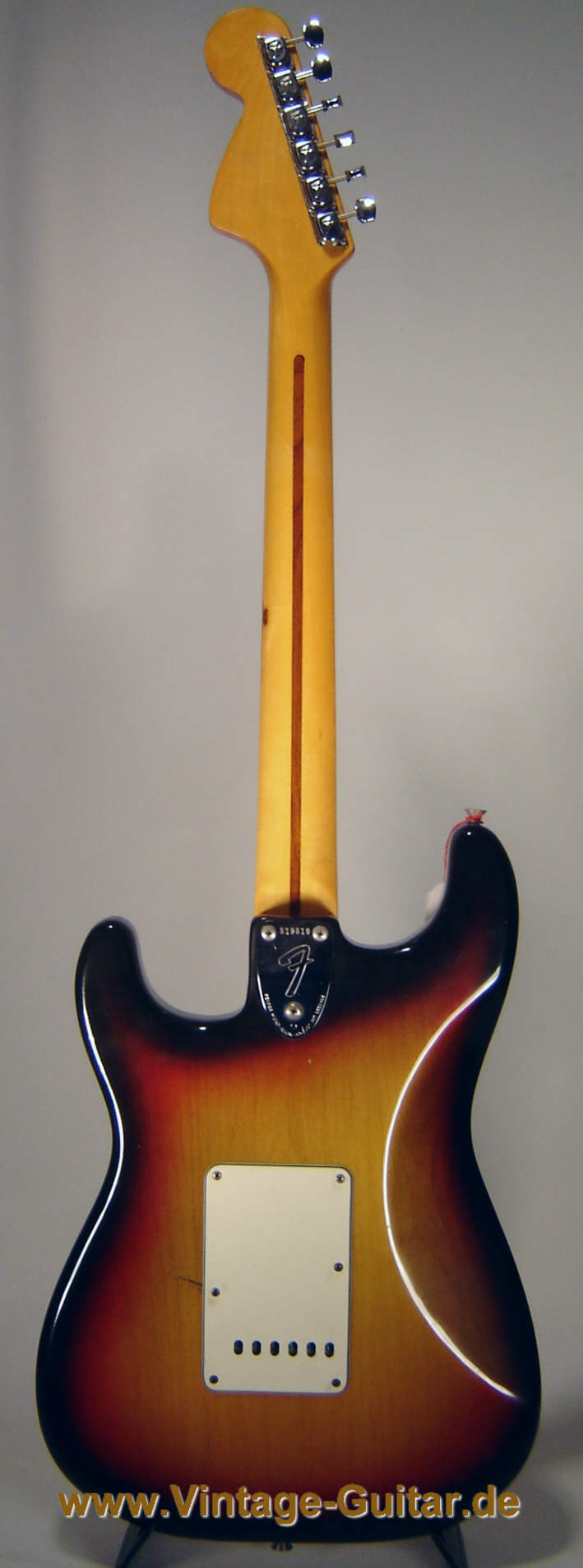 Fender_Stratocaster_1973_sunburst-3.jpg