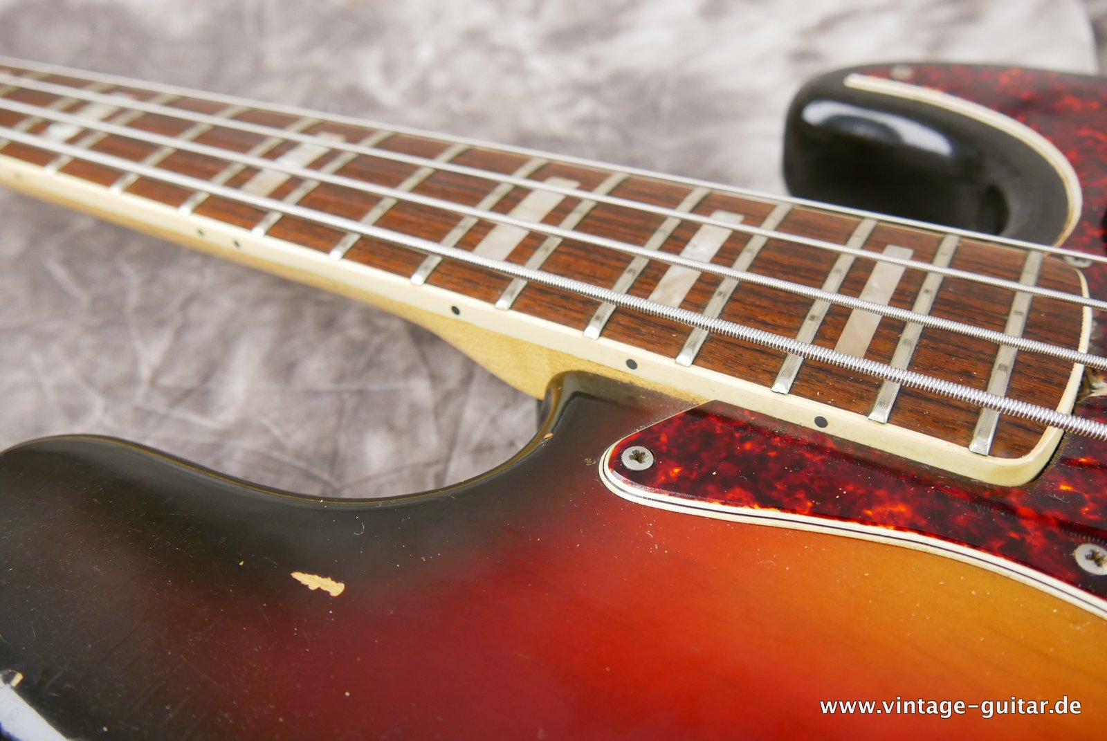 Fender-Jazz-Bass-1972-sunburst-019.JPG