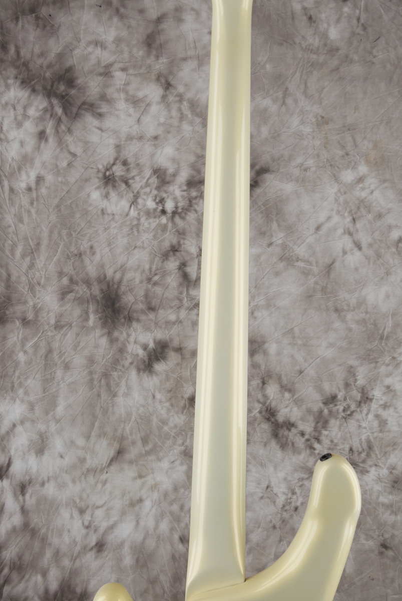 img/vintage/4721/Bass_Maniac_fretless_white_pearl_1986-012.JPG