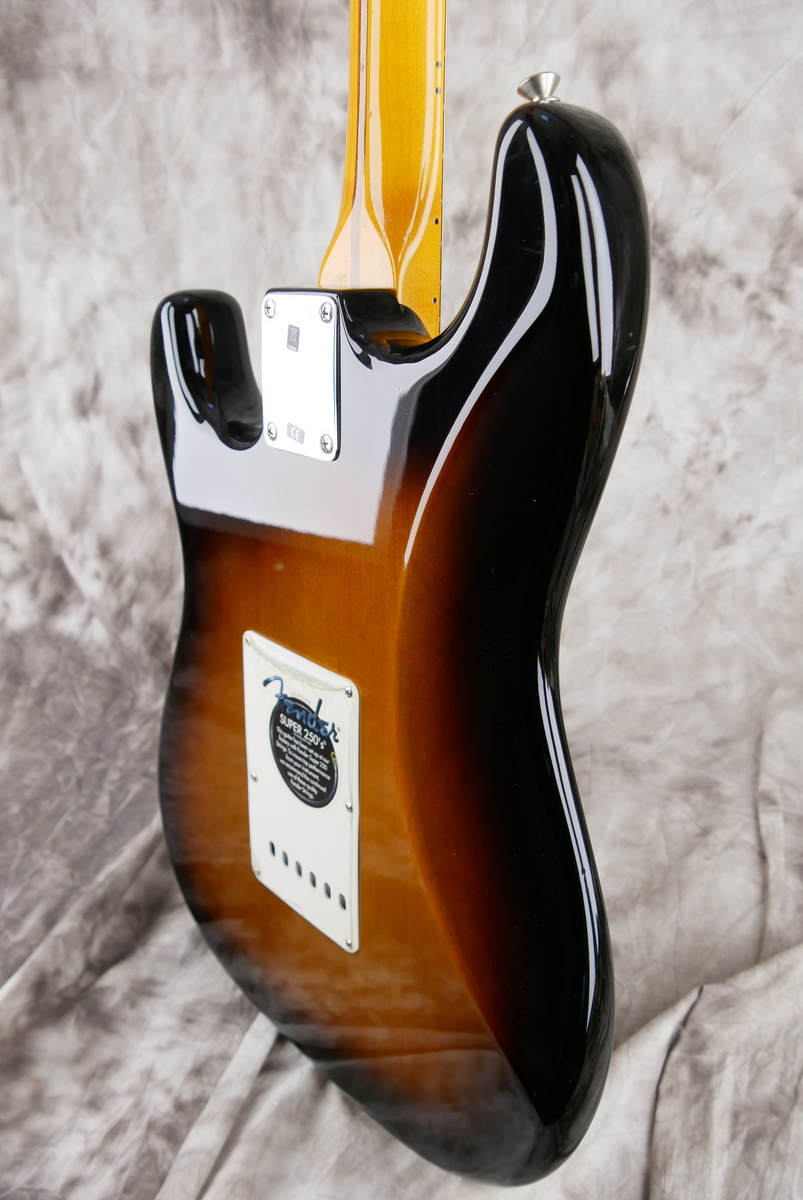 Fender_Stratocaster_57_AVRI_sunburst_2016-008.JPG