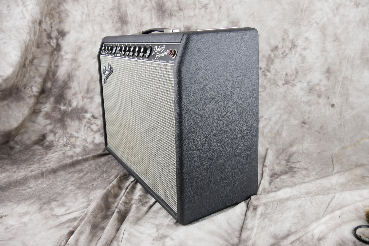 img/vintage/4726/Fender_Deluxe_Reverb_65_RI_black_2007-004.JPG