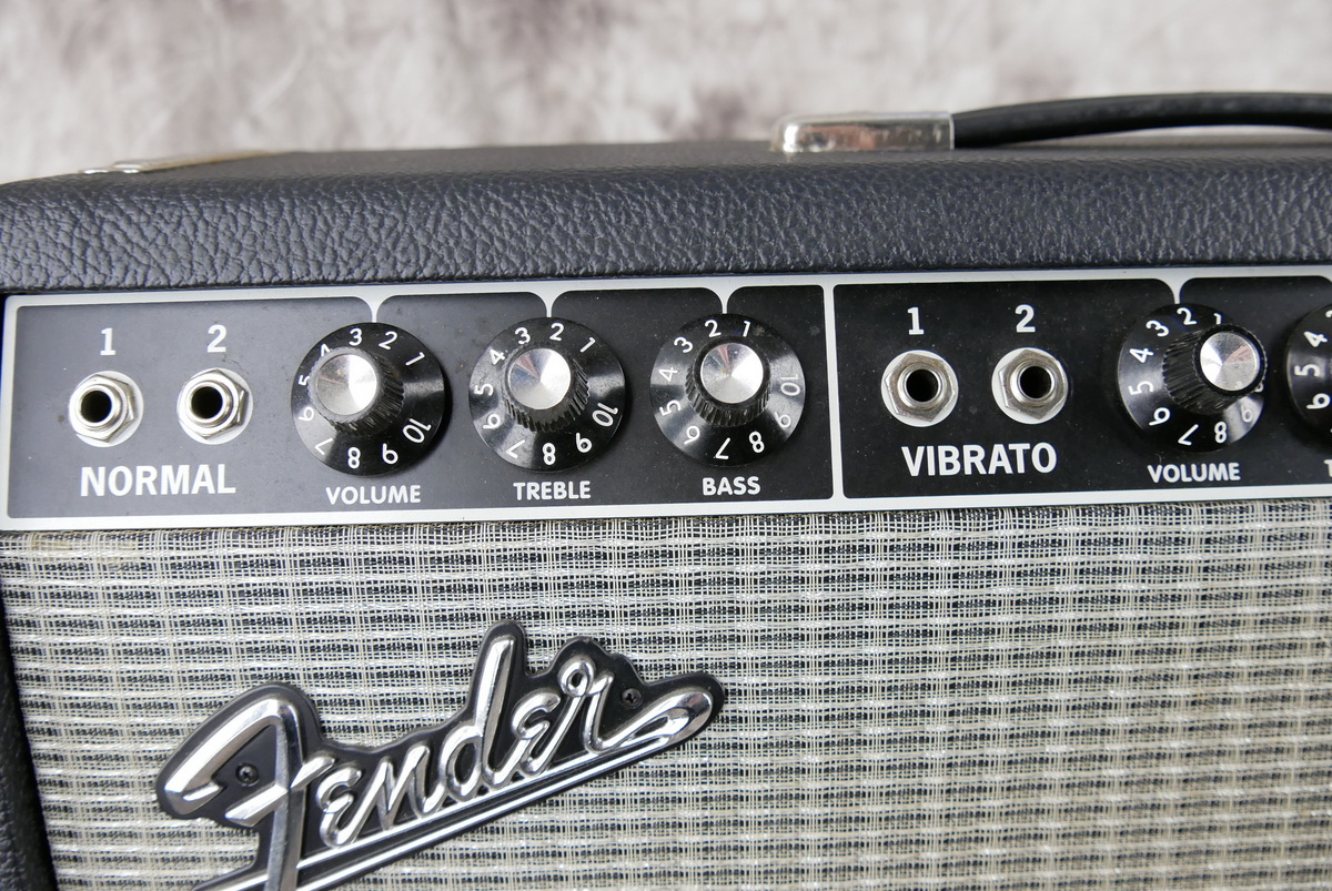 img/vintage/4726/Fender_Deluxe_Reverb_65_RI_black_2007-005.JPG