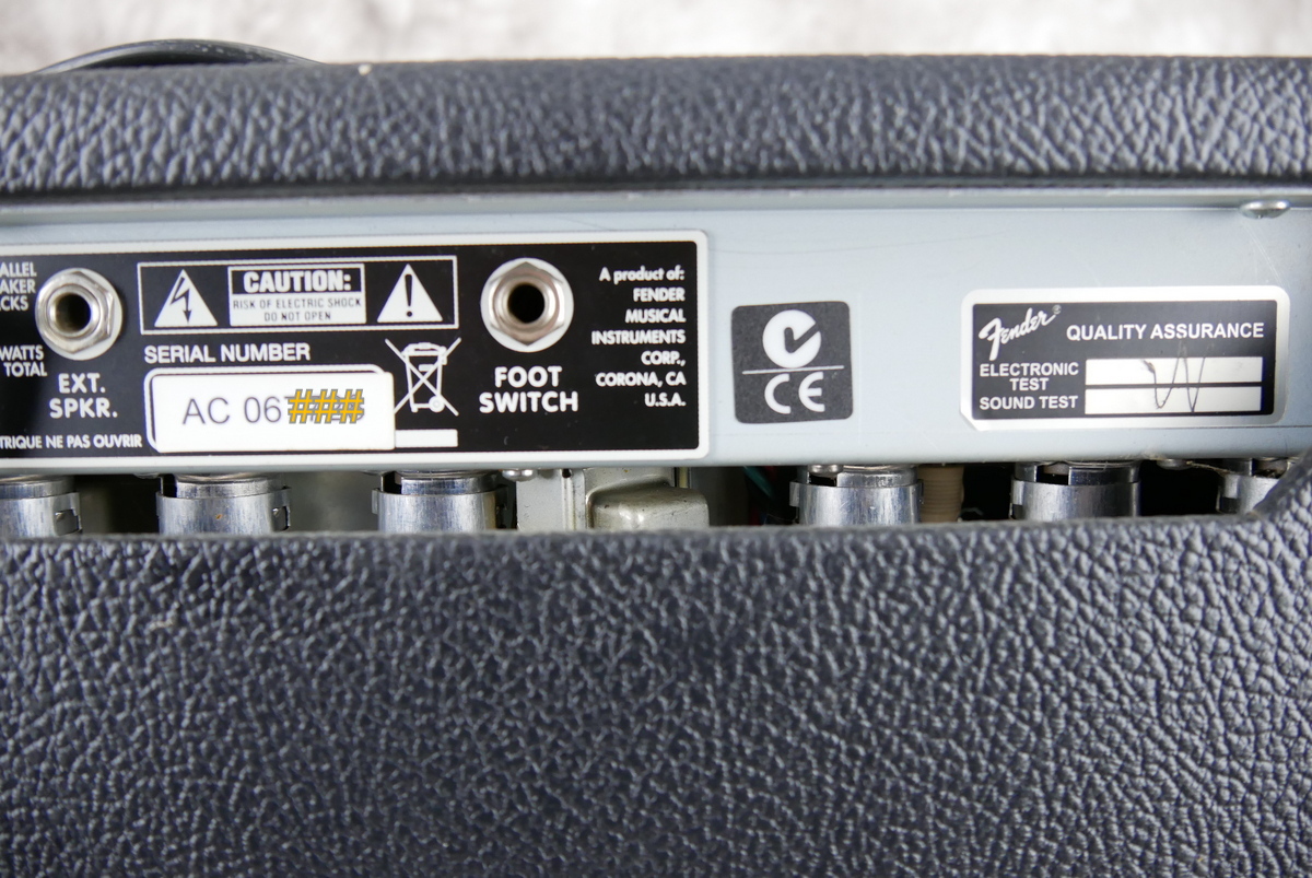 img/vintage/4726/Fender_Deluxe_Reverb_65_RI_black_2007-008.JPG