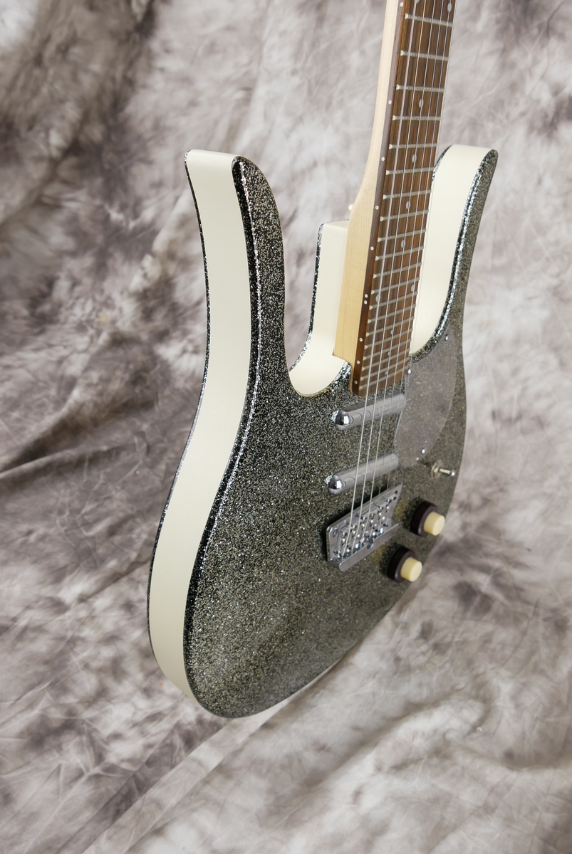 img/vintage/4727/Danelectro_GuitarLin_Longhorn_black_sparkle_1995-005.JPG