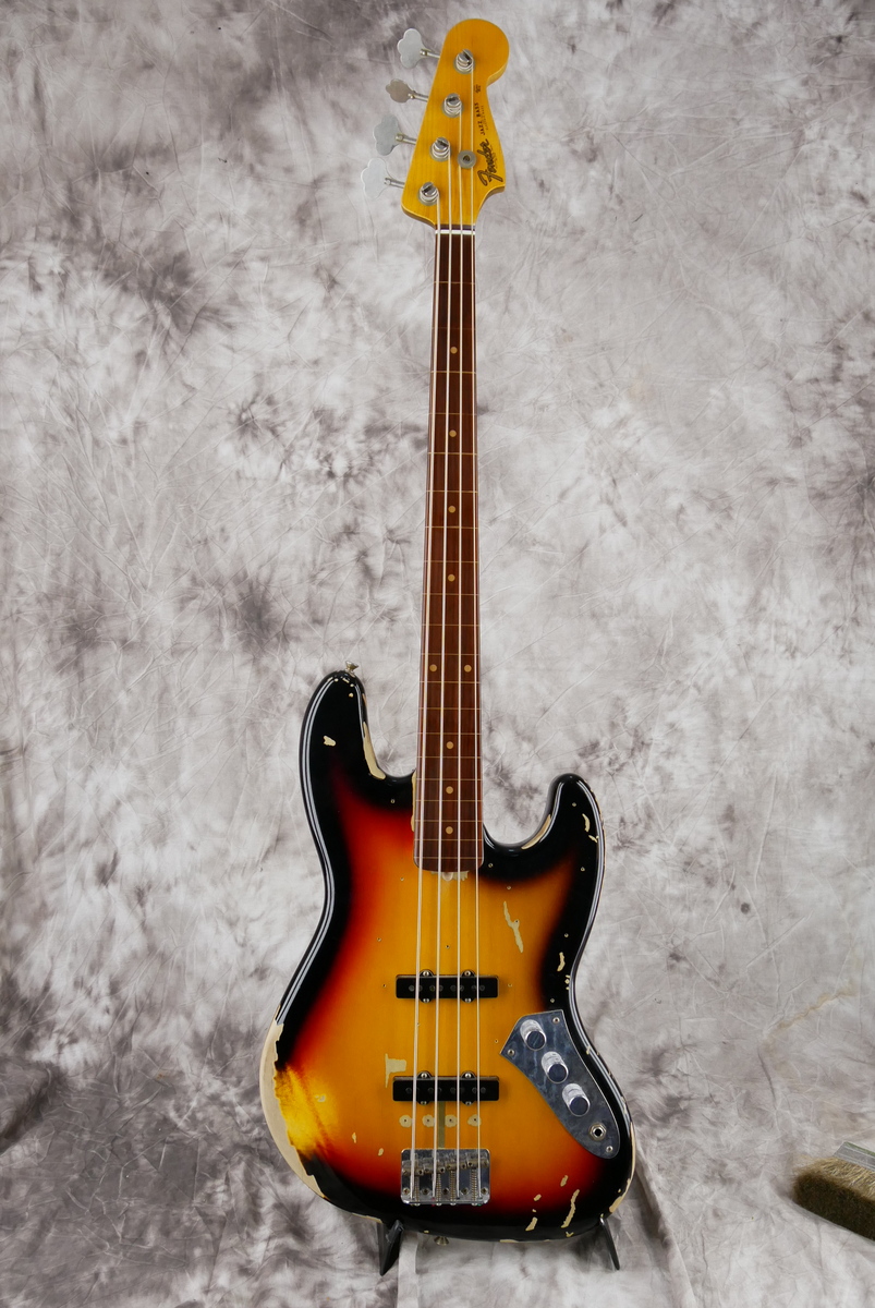 Fender_Jazz_Bass_fretless_Jaco_Pastorius_Custom_shop_sunburst_2010-001.JPG