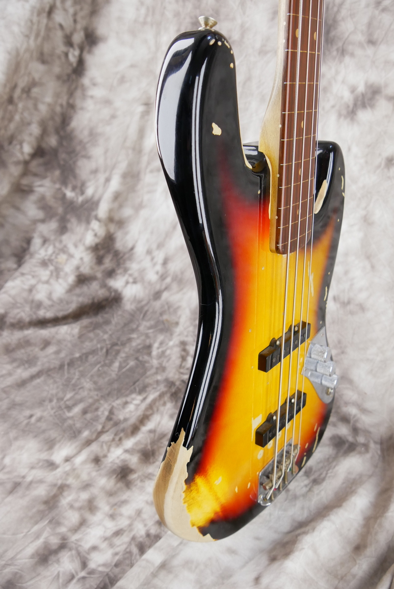 Fender_Jazz_Bass_fretless_Jaco_Pastorius_Custom_shop_sunburst_2010-005.JPG