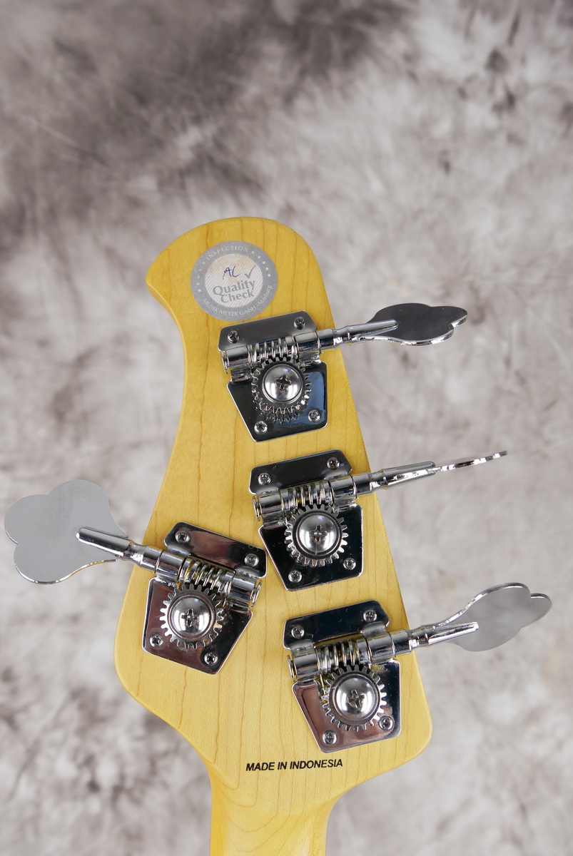 img/vintage/4735/Sterling_by_MusicMan_StingRay_fiesta_red_2008-009.JPG