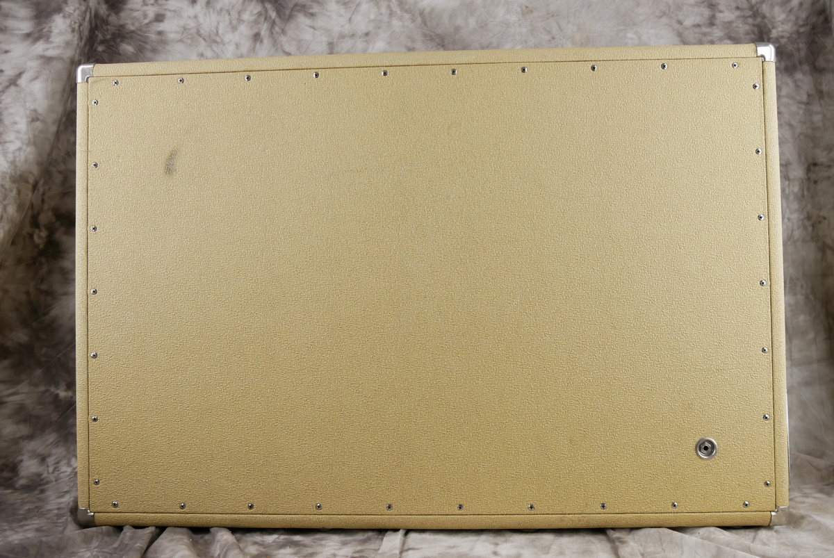 img/vintage/4736/Fender_Showman_cabinet_1x15_JBL_D130F_rough_white_tolex_1961-002.JPG