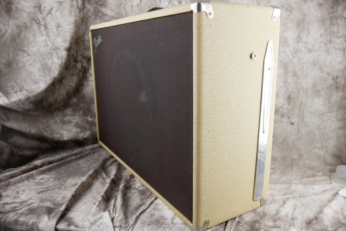 Fender_Showman_cabinet_1x15_JBL_D130F_rough_white_tolex_1961-004.JPG