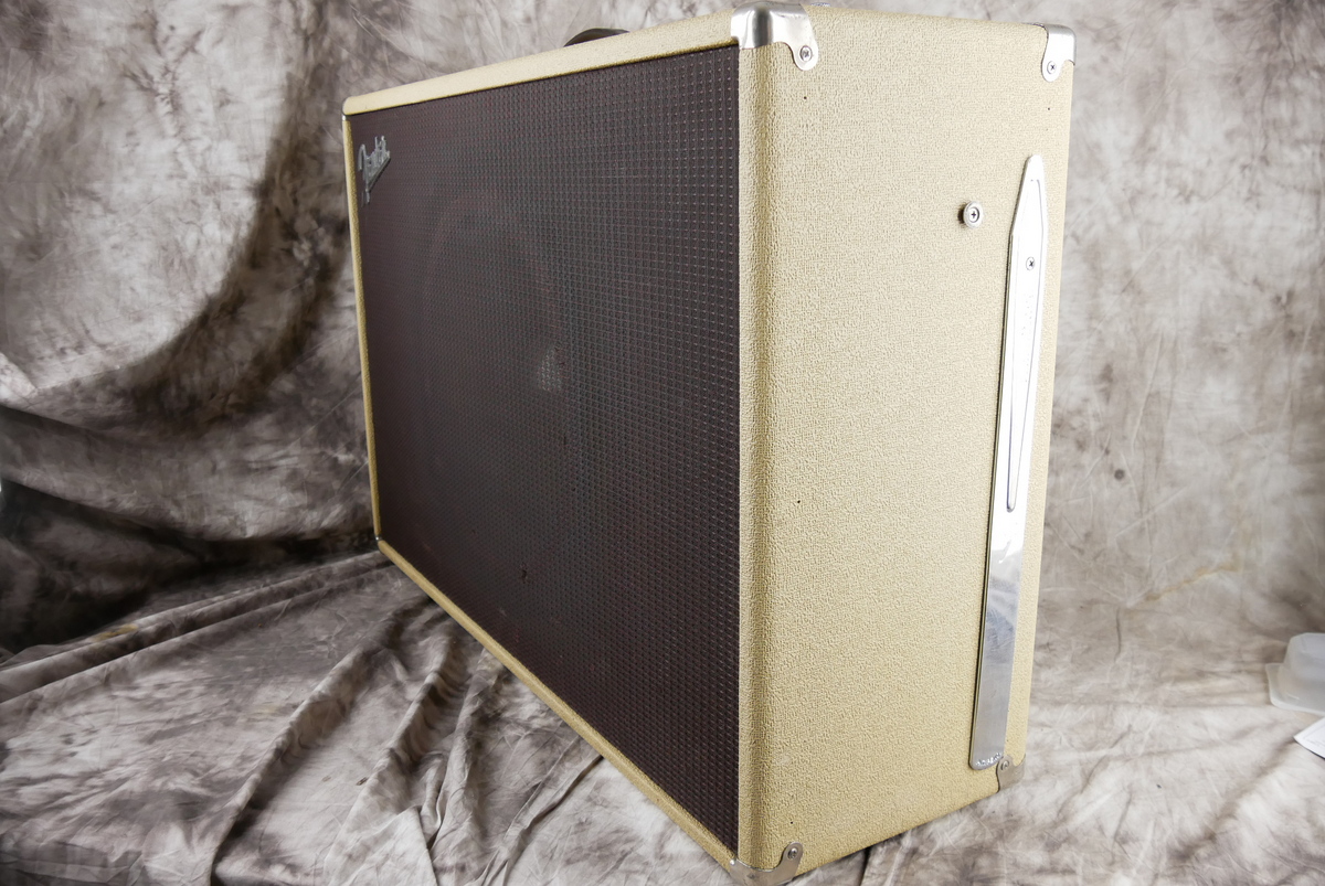 img/vintage/4736/Fender_Showman_cabinet_1x15_JBL_D130F_rough_white_tolex_1961-004.JPG