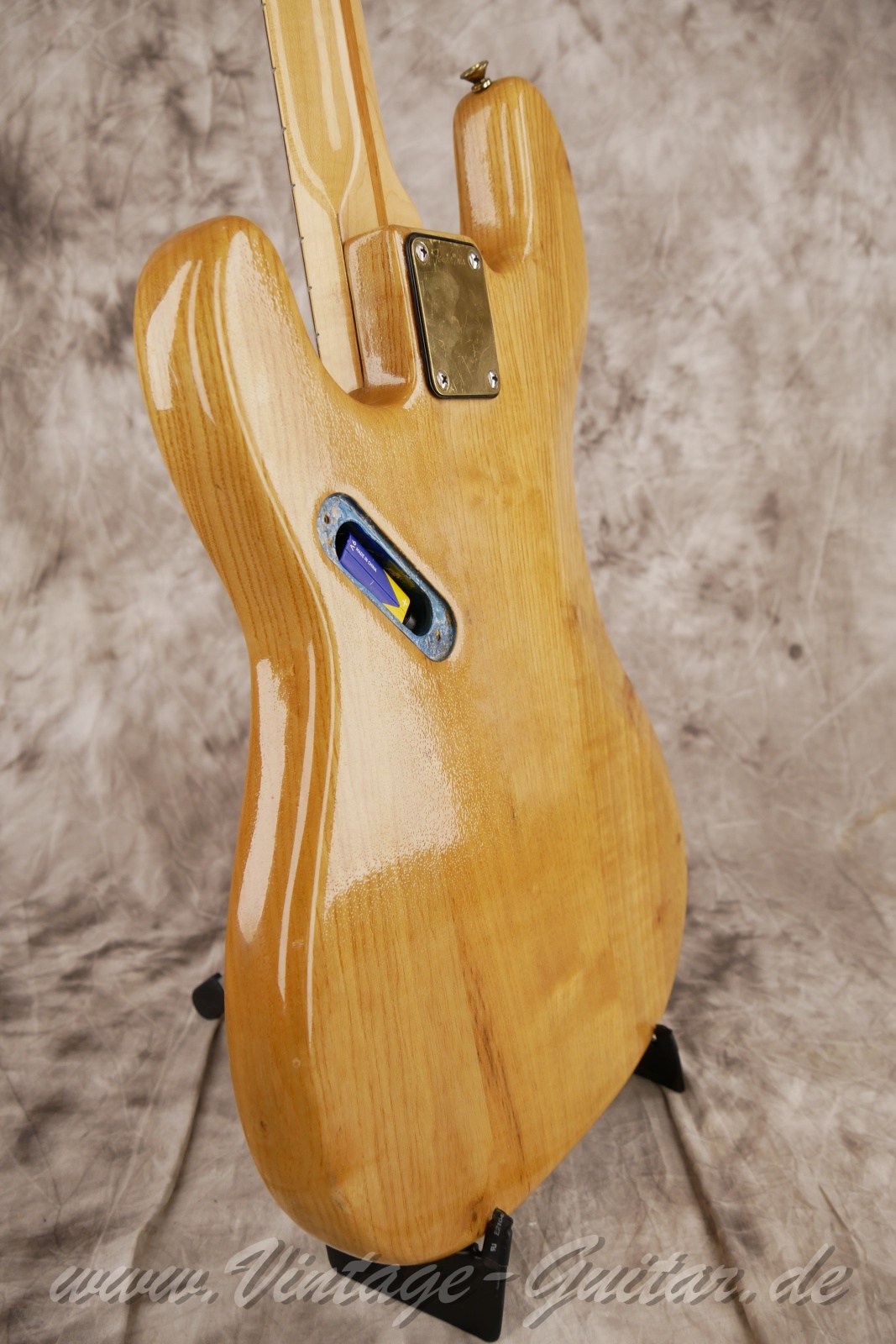 Fender_Precision_1982_Preci_Special_natural_USA-011.jpg