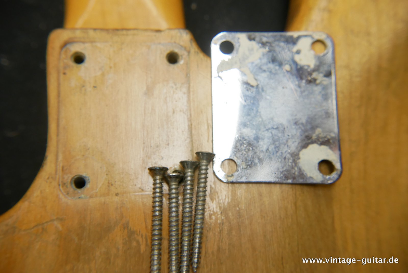 img/vintage/4751/Fender_Jazz_Bass_stripped_natural_USA_1966-016.JPG