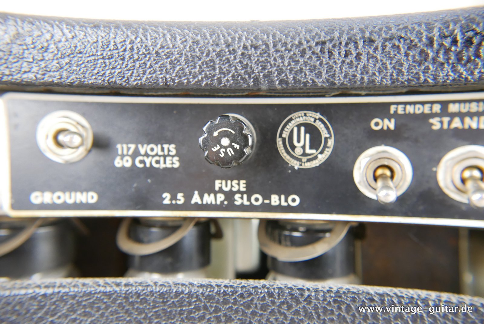 img/vintage/4757/Fender-Showman-1965-Blackface-Top-009.JPG