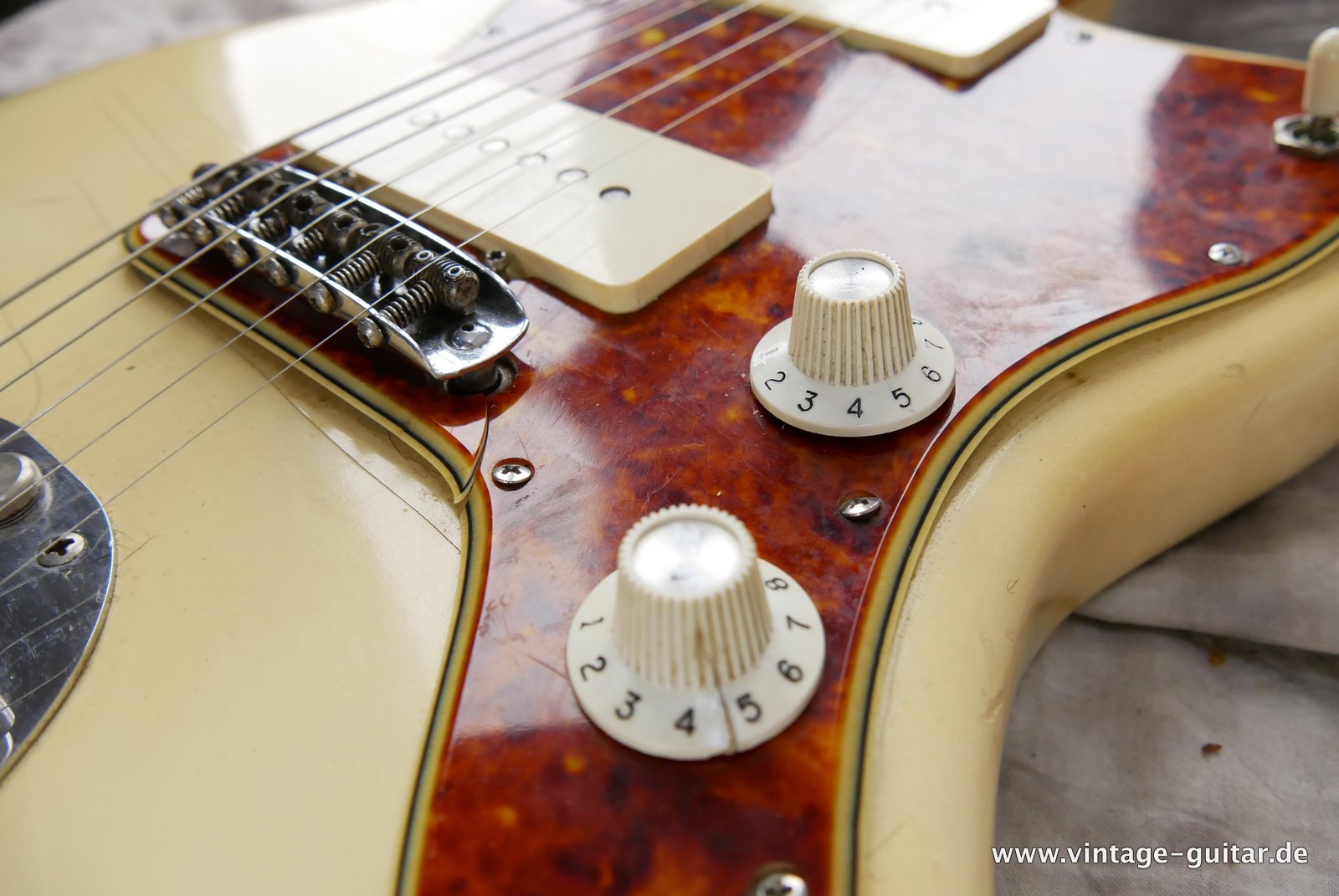 img/vintage/4761/Fender-Jazzmaster-1963-olympic-white-017.JPG