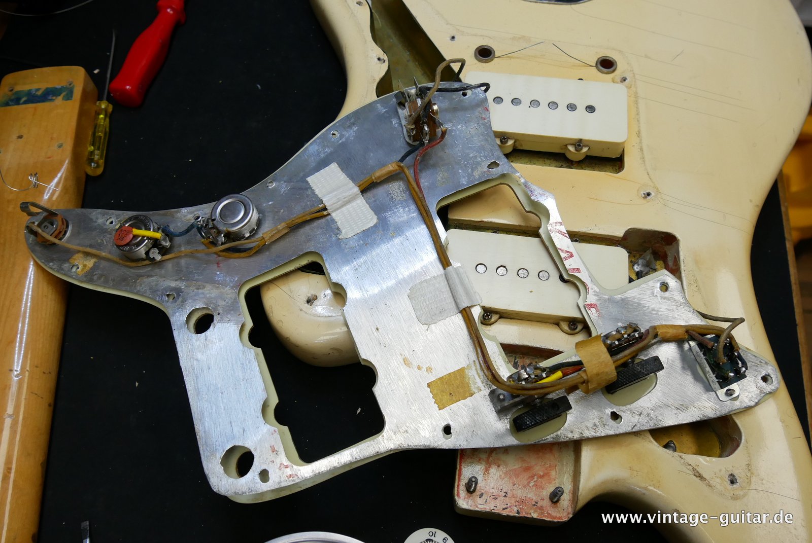 Fender-Jazzmaster-1963-olympic-white-021.JPG