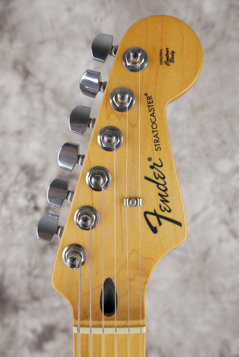 Fender_Stratocaster_Standard_Mexico_sunburst_2010-009.JPG