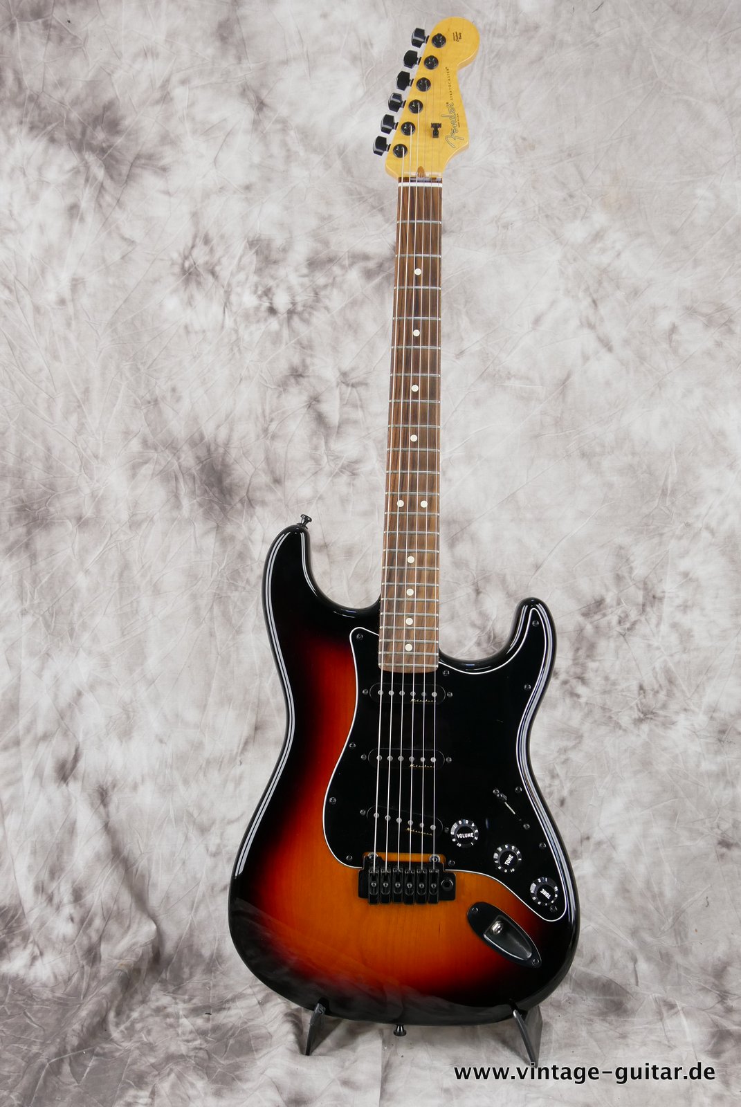 Fender-Stratocaster-2014-US-Standard-black-hardware-001.JPG