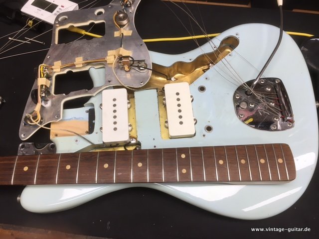 img/vintage/4766/Fender-Jazzmaster-1964-sonic-blue-original-029.JPG