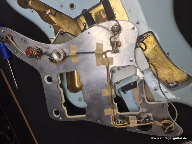 Fender-Jazzmaster-1964-sonic-blue-original-039.JPG