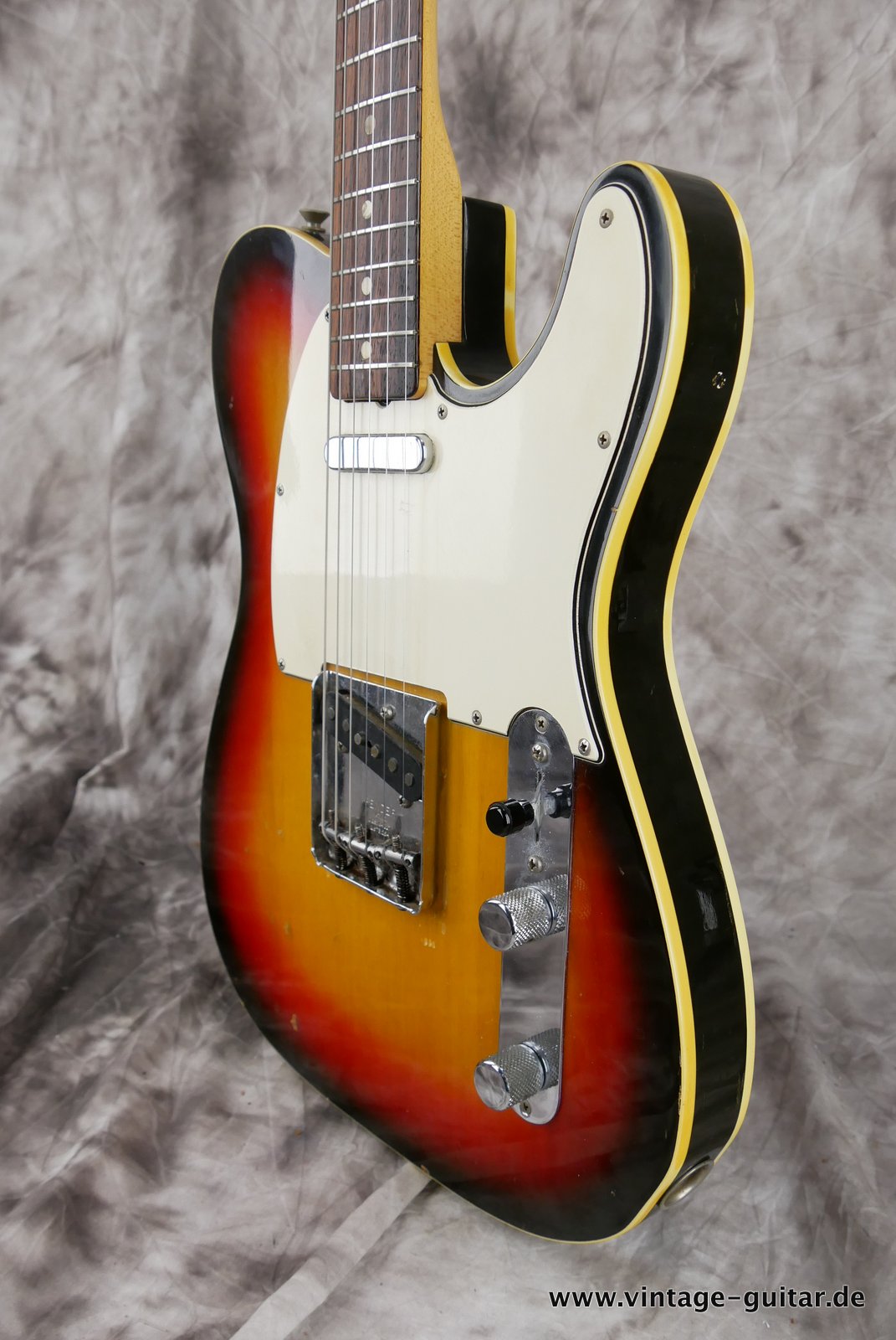 img/vintage/4771/Fender-Telecaster-Custom-1969-sunburst-006.JPG