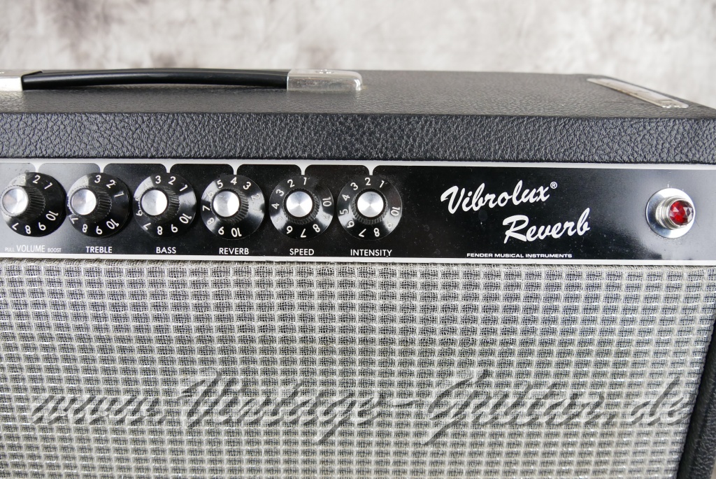 img/vintage/4781/Fender_Vibrolux_Reverb_black_panel_point_to_point_1981-006.JPG