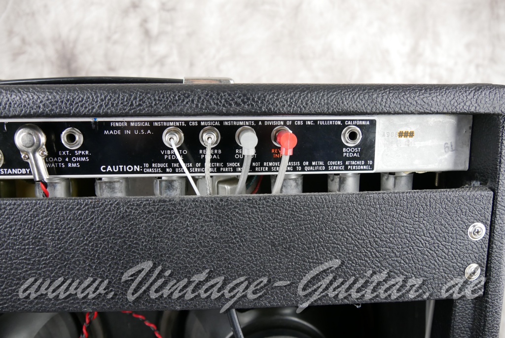 img/vintage/4781/Fender_Vibrolux_Reverb_black_panel_point_to_point_1981-008.JPG