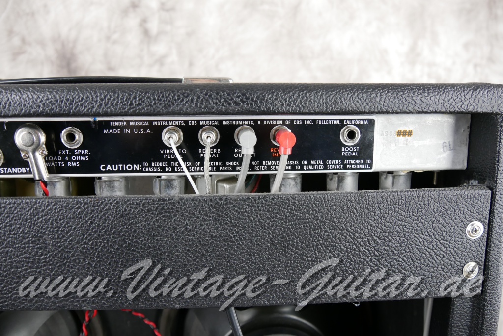 Fender_Vibrolux_Reverb_black_panel_point_to_point_1981-008.JPG