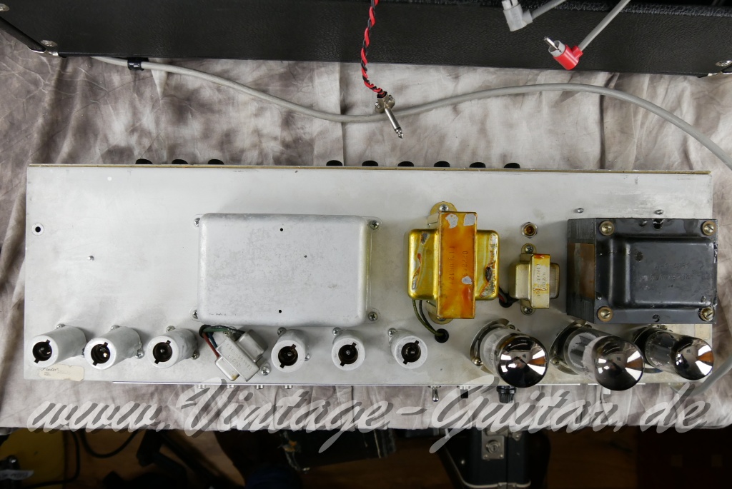 img/vintage/4781/Fender_Vibrolux_Reverb_black_panel_point_to_point_1981-011.JPG