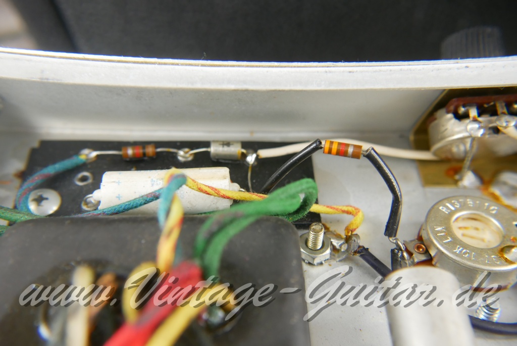 img/vintage/4781/Fender_Vibrolux_Reverb_black_panel_point_to_point_1981-026.JPG