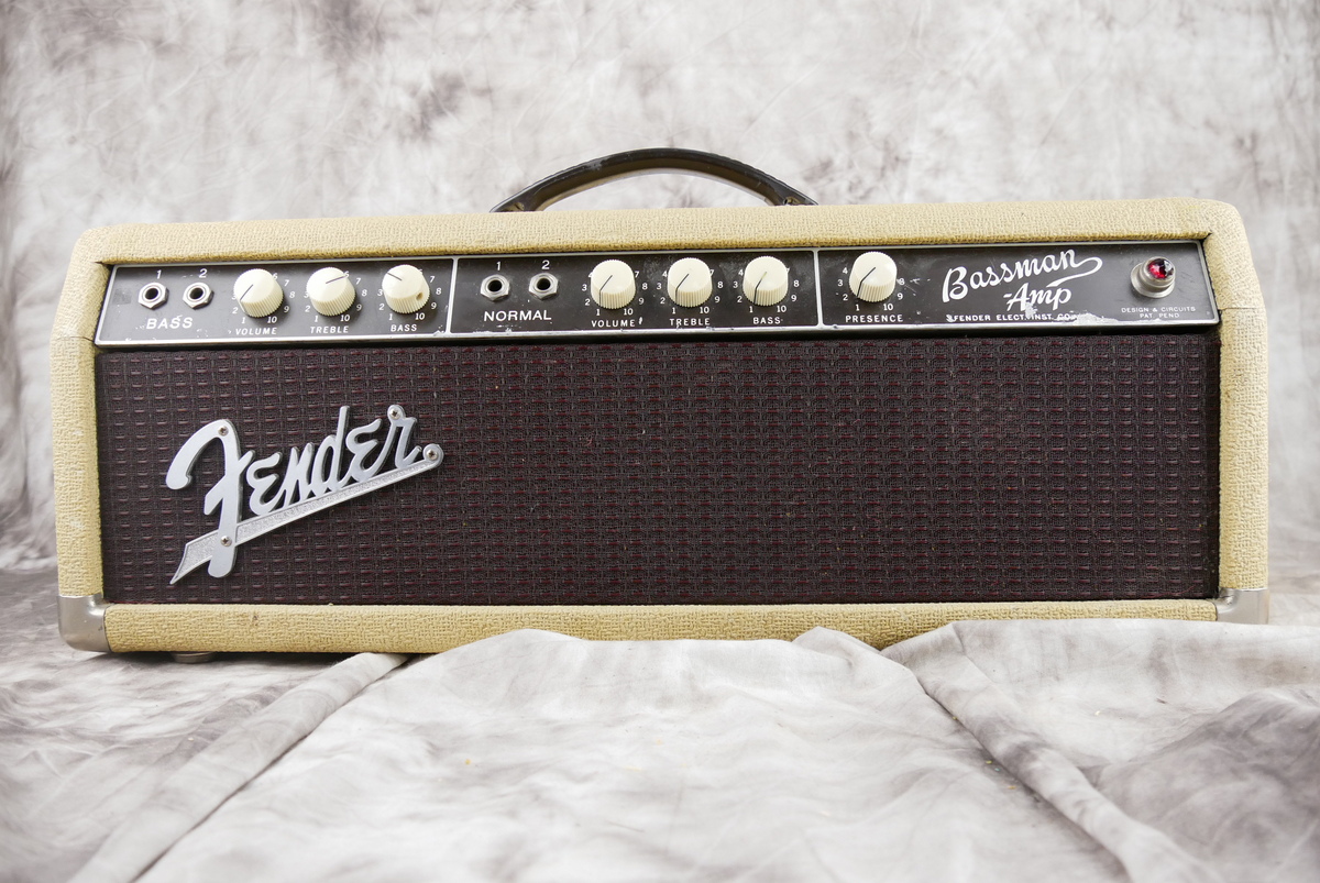 img/vintage/4793/Fender_Bassman_Export_Head_cab_rough_white_tolex_1962-002.JPG