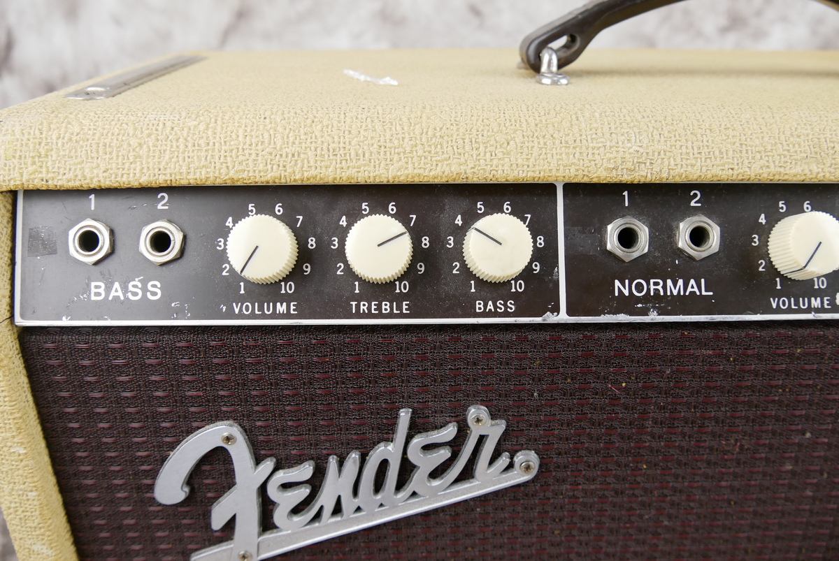 img/vintage/4793/Fender_Bassman_Export_Head_cab_rough_white_tolex_1962-003.JPG