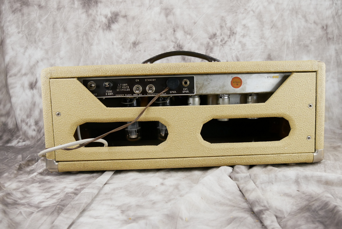 img/vintage/4793/Fender_Bassman_Export_Head_cab_rough_white_tolex_1962-007.JPG