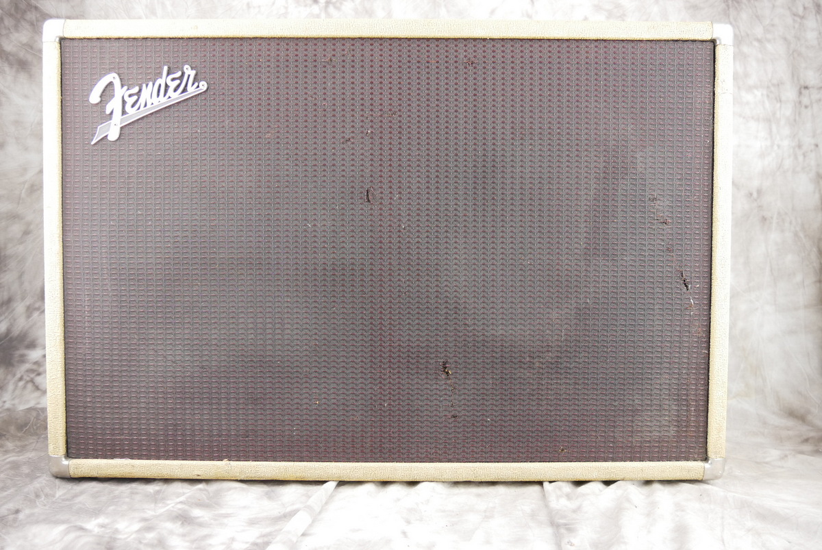 img/vintage/4793/Fender_Bassman_Export_Head_cab_rough_white_tolex_1962-008.JPG