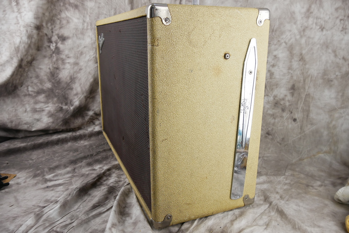 img/vintage/4793/Fender_Bassman_Export_Head_cab_rough_white_tolex_1962-010.JPG