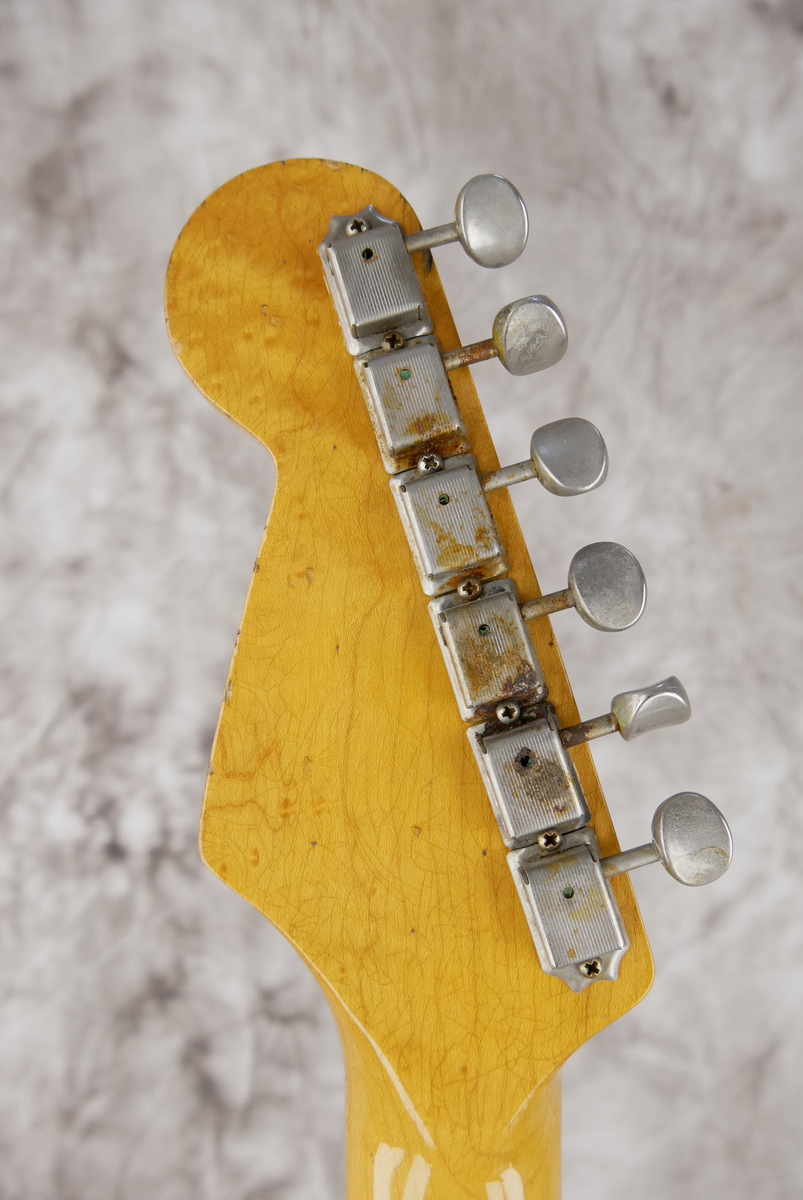 img/vintage/4797/Haar_Strat_model_fiesta_red_2010-010.JPG