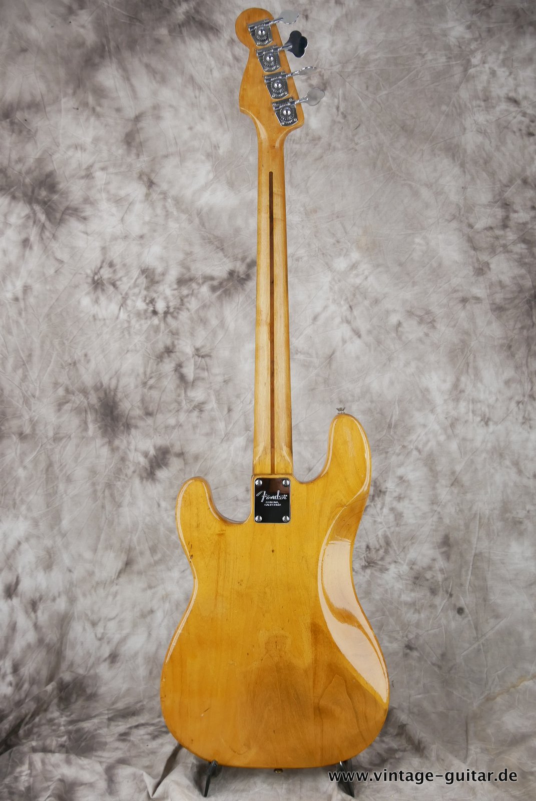 Fender-Precision-Bass-1973-1978-003.JPG