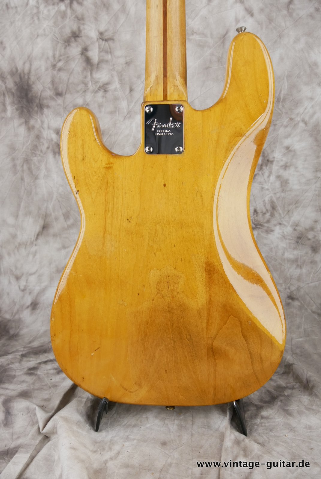 Fender-Precision-Bass-1973-1978-004.JPG