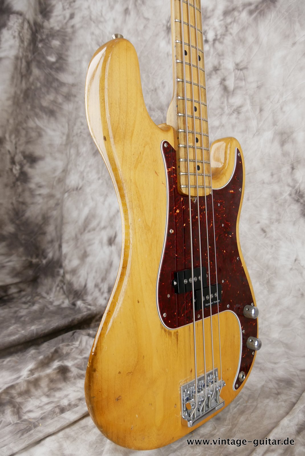 Fender-Precision-Bass-1973-1978-005.JPG