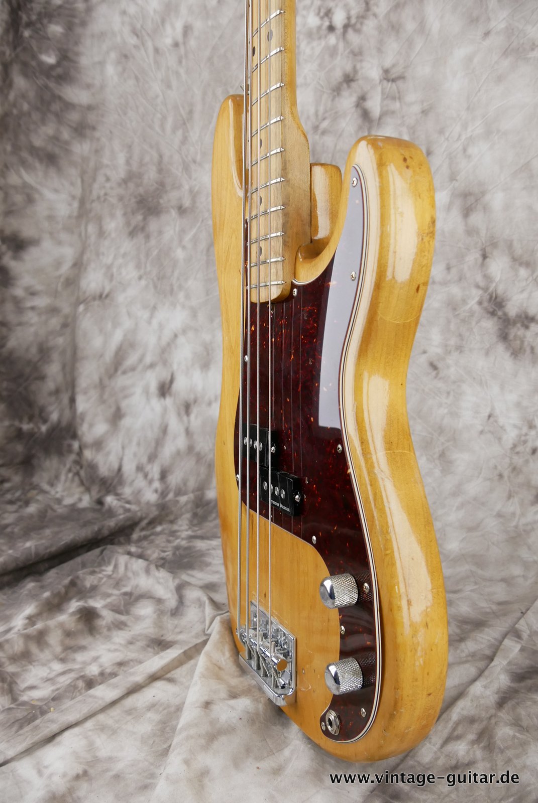 Fender-Precision-Bass-1973-1978-006.JPG
