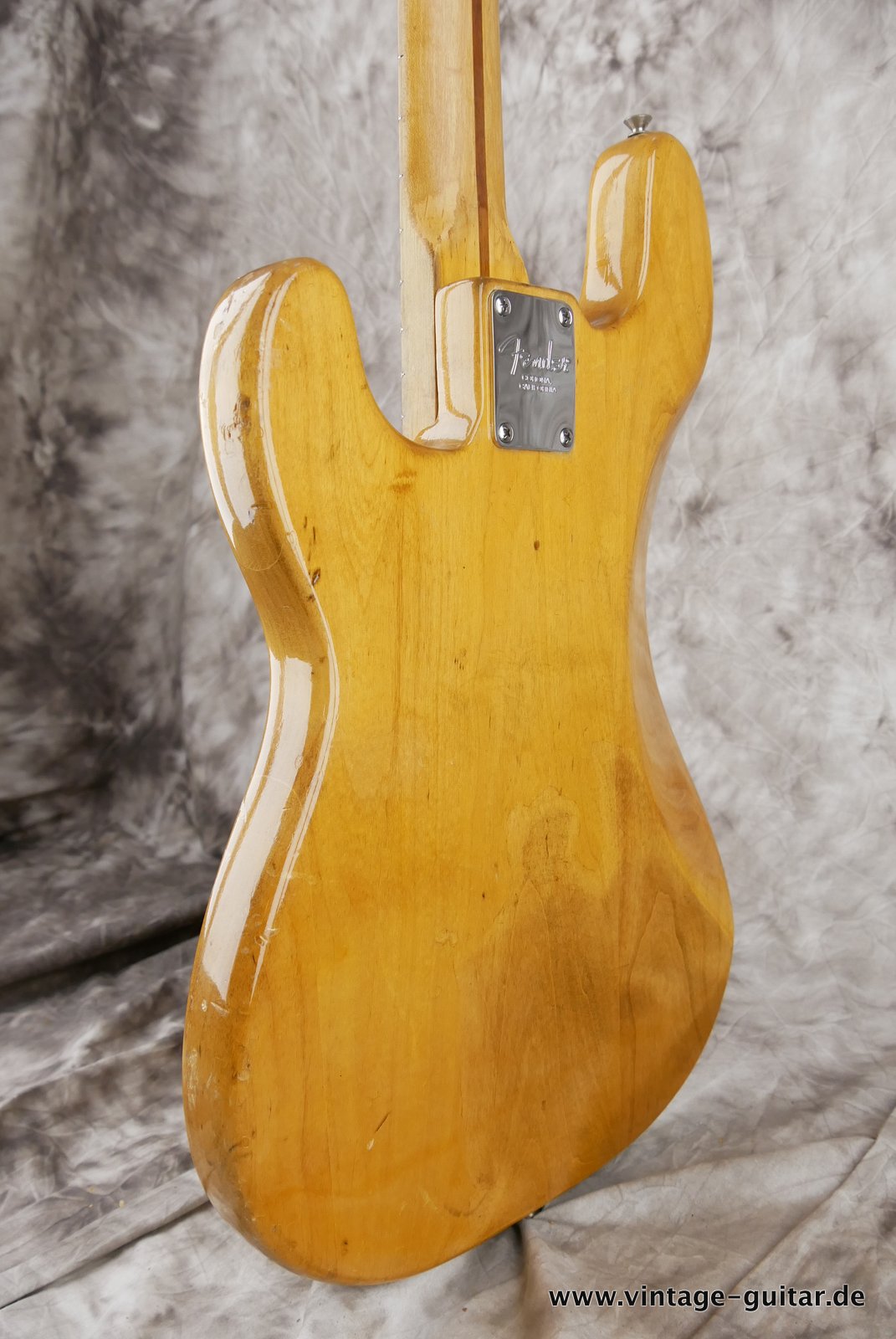 Fender-Precision-Bass-1973-1978-007.JPG