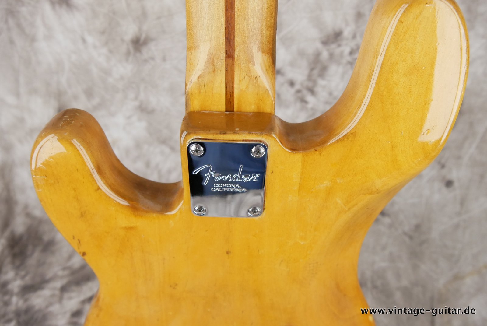 Fender-Precision-Bass-1973-1978-013.JPG