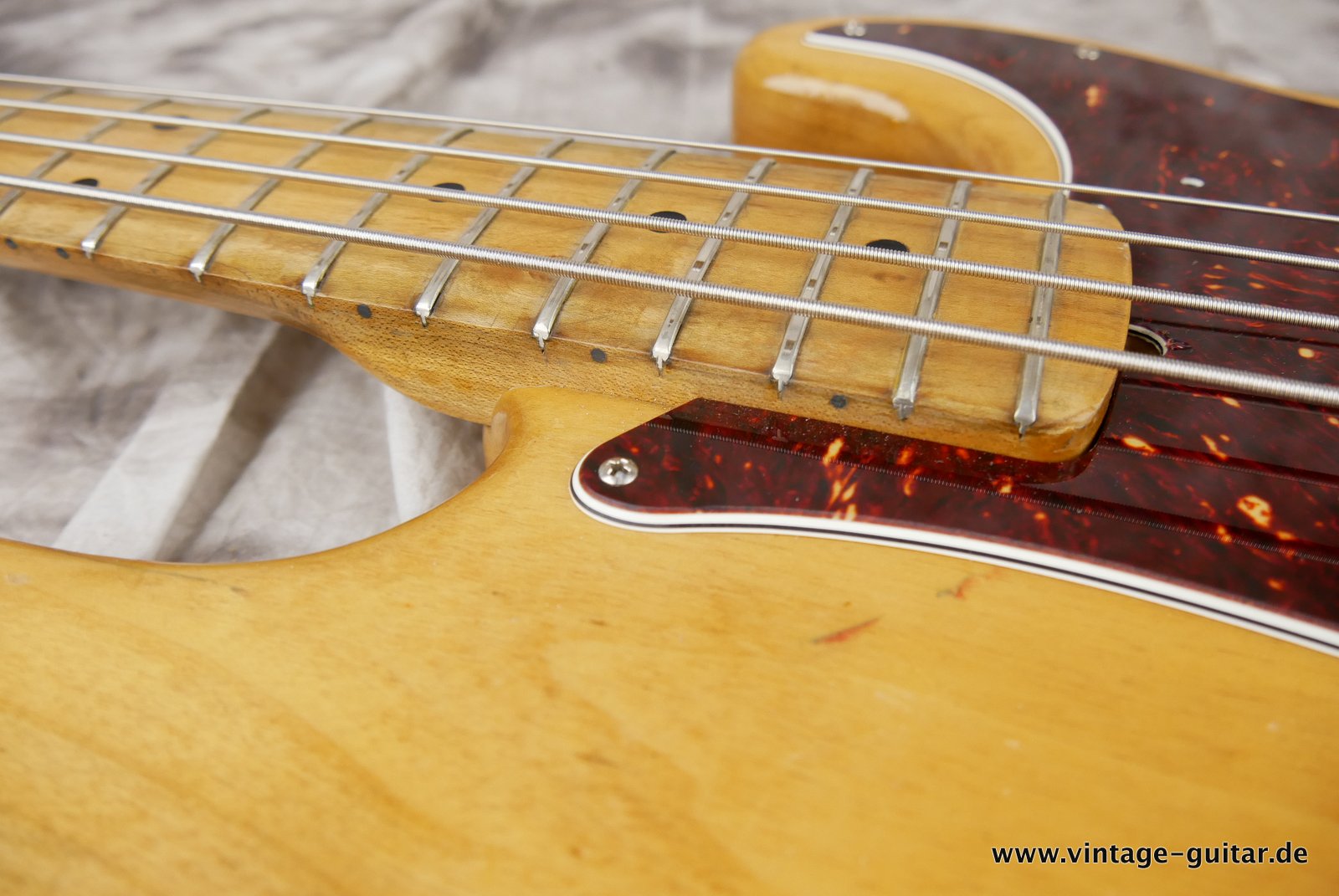 Fender-Precision-Bass-1973-1978-016.JPG