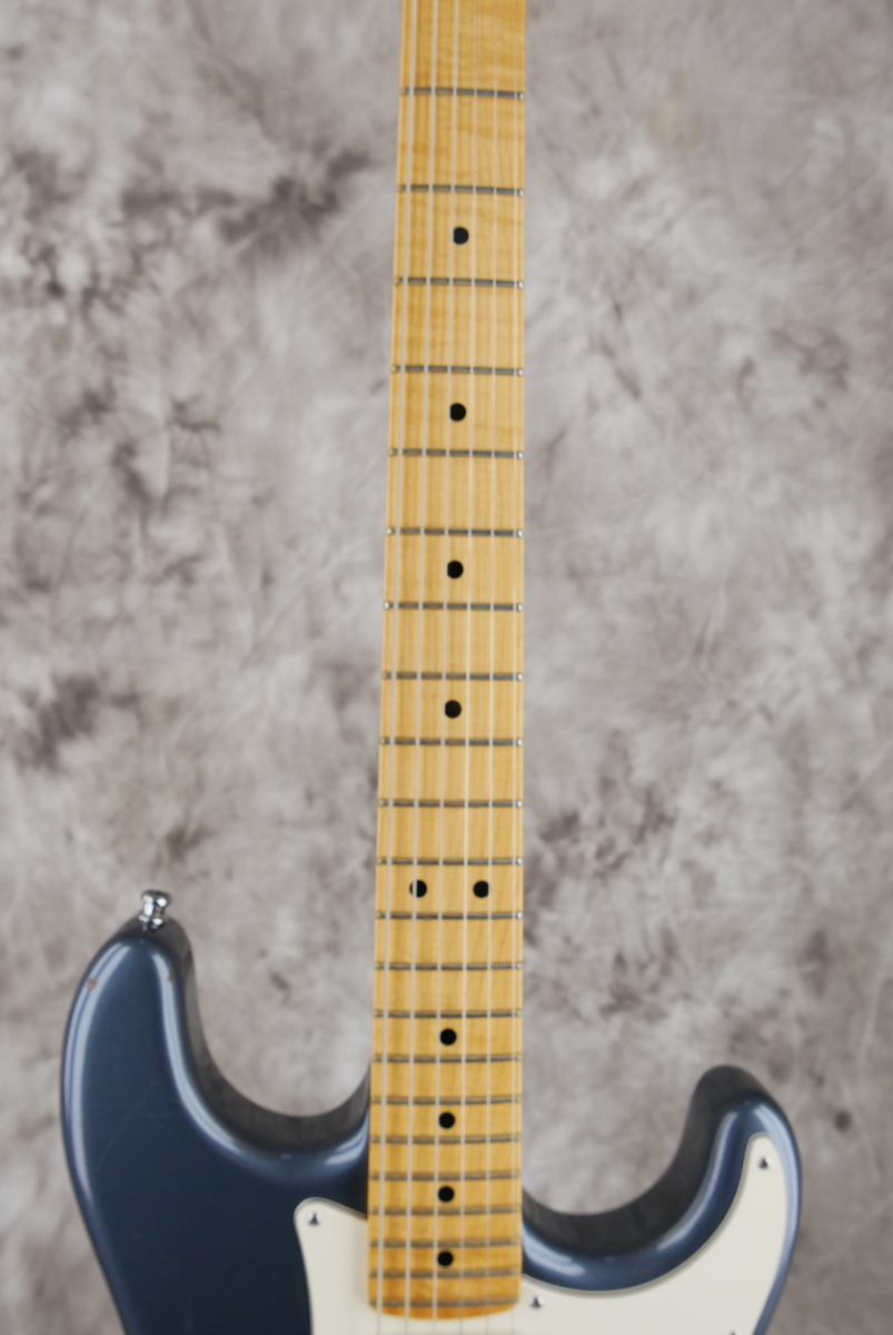 img/vintage/4805/Fender_Stratocaster_Warmouth_body_CS_neck_pewter_USA_2010-011.JPG