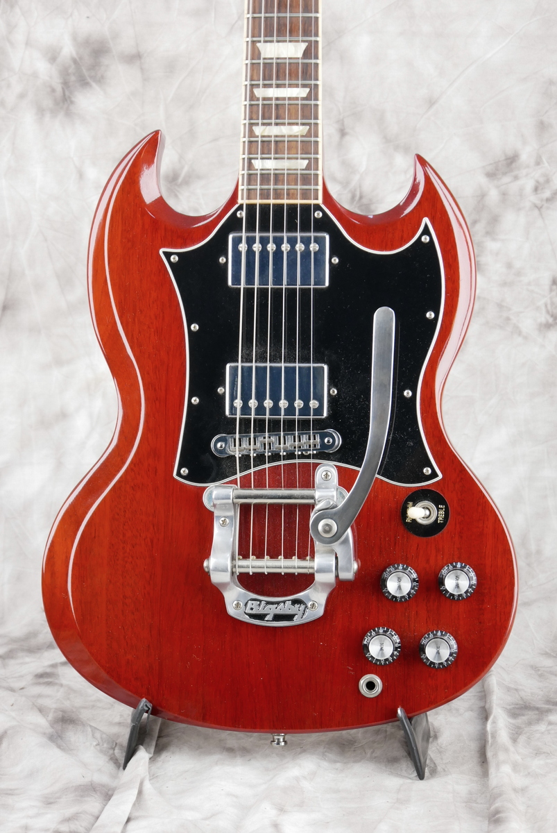 Gibson_SG_Standard_Bigsby_cherry_2010-003.JPG